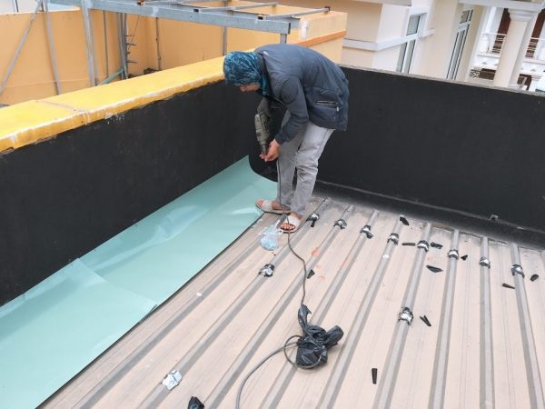 Chống thấm dột mái tôn bằng tôn lá