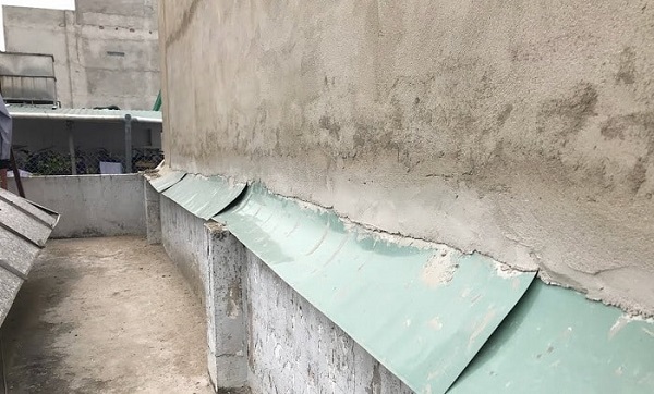 Chống thấm tường nhà liền kề bằng tôn lá